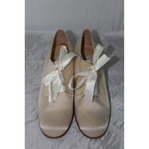VTG Kenneth Cole New York Cream Satin Ribbon Lace Up Heels 8 NWOT